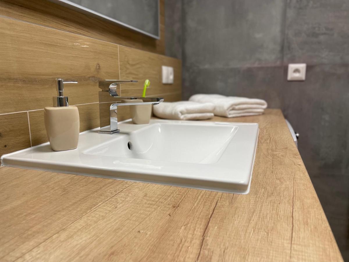 Trenčín Greenbay Apartment With Free Parking מראה חיצוני תמונה