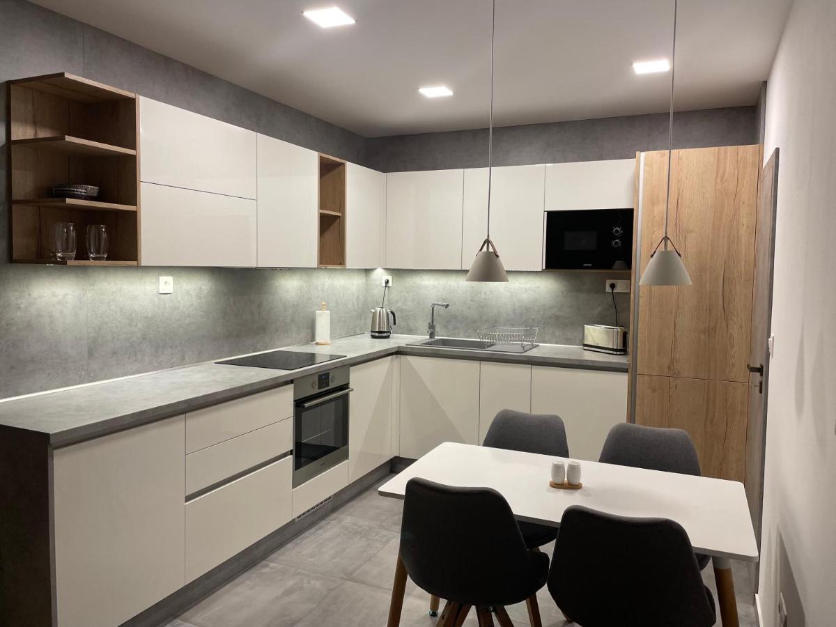Trenčín Greenbay Apartment With Free Parking מראה חיצוני תמונה