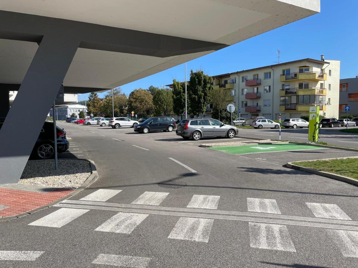 Trenčín Greenbay Apartment With Free Parking מראה חיצוני תמונה